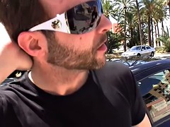 Nana, Espagnole, Suçant