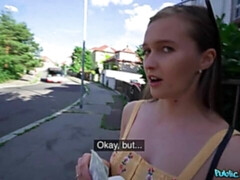 Gros seins, Blonde, Sucer une bite, En levrette, Poilue, De plein air, Chaussures, Adolescente