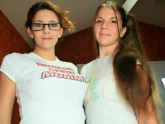 Blasen, Braunhaarige, Sperma im mund, Fetisch, Lecken, Dürr, Jungendliche (18+), Flotter dreier
