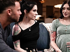 18 летние, Большая жопа, Большой член, Большие сиськи, Минет, Брюнетки, Две девушки, Молоденькие