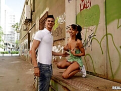 Grote lul, Pijpbeurt, Bruinharig, Latijnse vrouw, Natuurlijke tieten, Mager, Tiener, Tieten likken