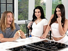 18, デカ尻, デカパイ, フェラチオ, バック, 女 人男 人, ガリガリ, ティーン