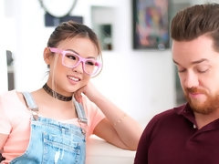 アジア人, お尻, ブロンド, フェラチオ, 手コキする, 異人種間, 剃毛, ティーン