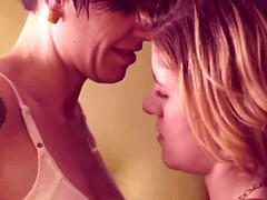 Grosse titten, Braunhaarige, Hd, Lingerie, Nippel, Party, Tätowierung, Titten