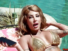 Tetas grandes, Rubia, Mamada, Polla, Estilo perrito, Sexo duro, Al aire libre, Tatuaje