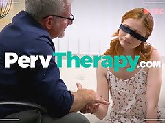 Grote mammen, Blond, Vingeren, Likken, Moeder die ik wil neuken, Kut duiken, Tatoeage, Trio