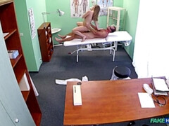 Arzt, Hundestellung, Aufs gesicht abspritzen, Fingern, Lecken, Krankenschwester, Büro, Uniform