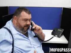 Grosse titten, Blasen, Vollbusig, Spermaladung, Kehlenfick, Hundestellung, Hd, Büro
