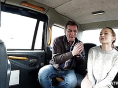 Leie, Grosser arsch, Grosser schwanz, Grosse titten, Braunhaarige, Auto, Hundestellung, Jungendliche (18+)