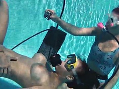 フェラチオ, ヨーロピアン, 手コキする, ハードコア, アウトドア, 公共, 三人, 水中