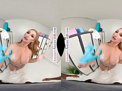 Gym Babe Skylar Snow Wants To Fuck Your Brains Out In The Locker Room
