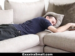 Tir de sperme, En levrette, Faciale, Hard, Petite femme, Rasée, Maigrichonne, Fils