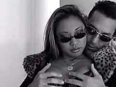 Asiatisch, Grosse titten, Blasen, Sperma im mund, Brille, Handjob, Lecken, Lingerie