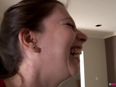 Sucer une bite, Brunette brune, Plantureuse, Gorge profonde, Lesbienne, Naturelle, Mamelons, Pov