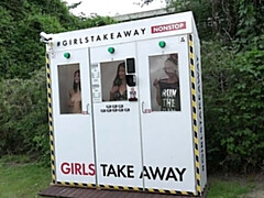 18 ans, Gros cul, Gros seins, Blonde, Sucer une bite, En levrette, Cheveux courts, Maigrichonne