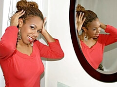 Culo grande, Tetas grandes, Morena, Ébano, Penetracion con dedos, Masturbación, Tetas naturales, Cabello corto