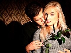 Blondine, Hundestellung, Handjob, Küssen, Lecken, Muschi, Tätowierung, Titten