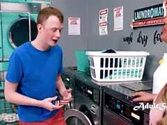 Grote mammen, Blond, Bruinharig, Groepseks, Interraciaal, Moeder die ik wil neuken, Rijden, Geschoren