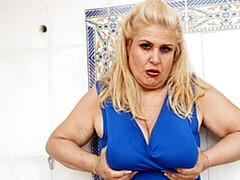 Любители, Толстушки, Большие сиськи, Блондинки, Пухленькие, Мастурбация, Соло, Стриптизерша