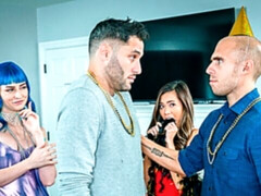 Arsch, Blasen, Hundestellung, Frau frau mann, Handjob, Jungendliche (18+), Flotter dreier, Titten