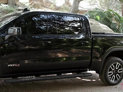 Lécher le cul, Chambre à dormir, Gros seins, Voiture, Lesbienne, Seins naturels, Tatouage, Nénés