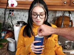 Grosser schwanz, Blasen, Braunhaarige, Brille, Natürlichen titten, Piercing, Jungendliche (18+)