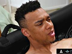 Grote mammen, Pijpbeurt, Handbeurt, Interraciaal, Latijnse vrouw, Moeder die ik wil neuken, Olie, Tieten likken