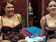 Leie, Wohlbeleibte schöne frauen, Grosse titten, Blasen, Britisch, Fett, Orgie, Strümpfe