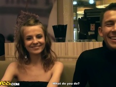 In den arsch, Aufs gesicht abspritzen, Absätze, Geld, Piercing, Öffentlich, Strümpfe, Flotter dreier