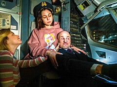 18 jaar, Grote kont, Grote lul, Pijpbeurt, Hondjeshouding, 1 man 2 vrouwen, Natuurlijke tieten, Tieten likken