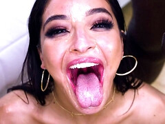 Grosse bite, Noire, Sucer une bite, Brunette brune, Éjaculer dans la bouche, Tir de sperme, Faciale, Interracial