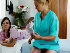 Asiatisch, Grosse titten, Blondine, Behaart, Küssen, Piercing, Pornostars, Tätowierung