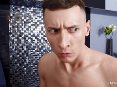 Gros seins, Brunette brune, Plantureuse, Hard, Mère que j'aimerais baiser, Douche, Nénés
