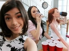 Cul, Sucer une bite, En levrette, Branlette thaïlandaise, Orgie, Rousse roux, Rasée, Adolescente