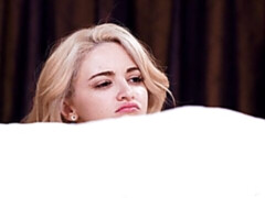 Grosse bite, Gros seins, Sucer une bite, Seins naturels, Cheveux courts, Maigrichonne, Adolescente, Nénés