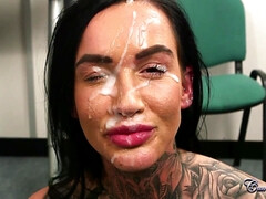 Gros cul, Gros seins, Sucer une bite, Plantureuse, Faciale, Mère que j'aimerais baiser, Tatouage, Nénés