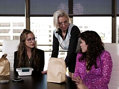 Большая жопа, Лесбиянка, Лизание, Мастурбация, Киски, Бритые, Стриптизерша, Сиськи