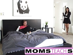 18 ans, Tir de sperme, Première fois, Hd, Maman, Gicler, Adolescente, Plan cul à trois