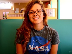 Anal, Bailar, Fetiche, Fetiche de pies, Masturbación, Orgasmo, Público, Solo