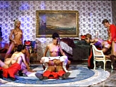 Grosse bite, Sucer une bite, Brunette brune, Tir de sperme, En levrette, Double pénétration, Partouze, Adolescente