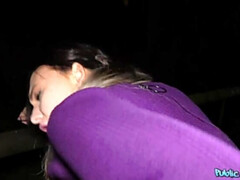 Leie, Blasen, Spermaladung, Natürlichen titten, Im freien, Öffentlich, Muschi, Schlucken