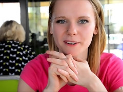 Dichtbij, Jurk, Extreem, Gapende, Hakken, Masturbatie, Orgasme, Onder de rok