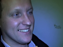 Indisch, Öffentlich