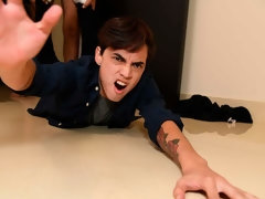 Gros cul, Gros seins, Sucer une bite, Brunette brune, Attrapée, Double pénétration, Hard, Embrassement