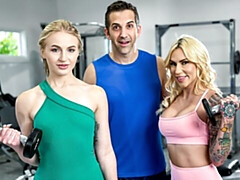 18 jahre, Grosser arsch, Blasen, Hundestellung, Frau frau mann, Natürlichen titten, Jungendliche (18+), Titten