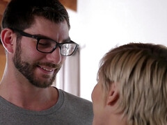 Kont, Blond, Sperma shot, Hondjeshouding, Hd, Natuurlijke tieten, Geschoren, Tieten likken