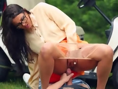 Culo grande, Club, Corridas, Gafas, Sexo duro, Al aire libre, Público, Tetas