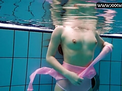 Hd, Desnudo, Piscina, Público, Sexo soft, Adolescente, Tetas, Bajo el agua