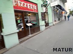 Grosse titten, Braunhaarige, Oma, Reif, Natürlich, Natürlichen titten, Pov, Strümpfe
