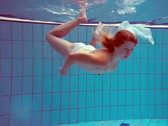 Badpak, Europees, Masturbatie, Roodharige vrouw, Softcore pornografie, Tiener, Tieten likken